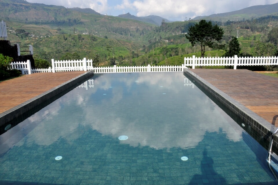 Hotel With Pool in Sri Lanka