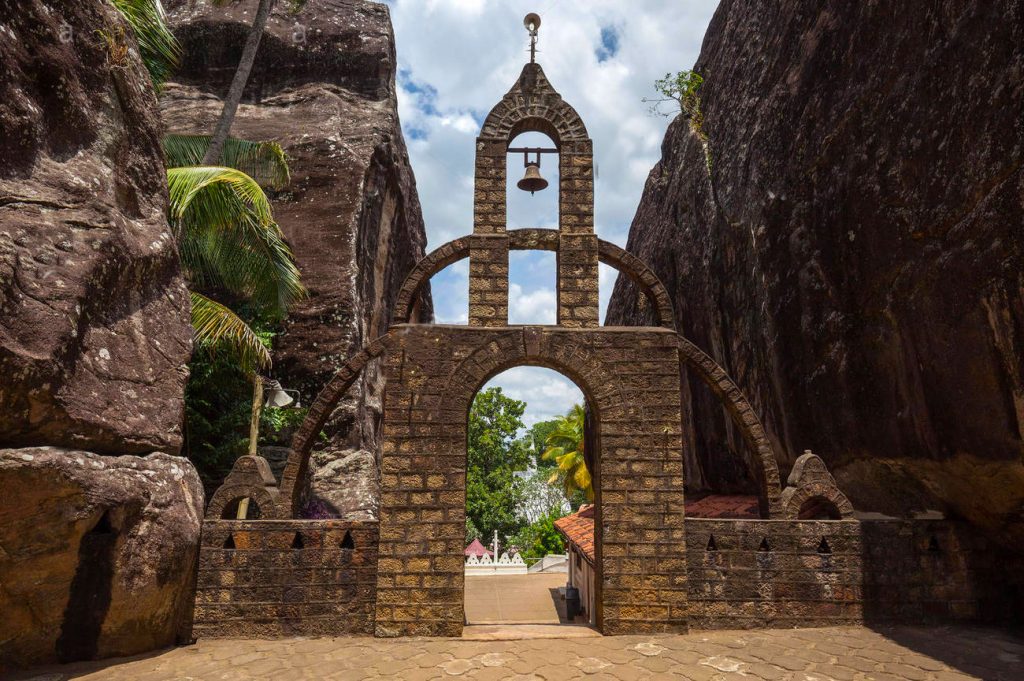 Aluvihara Rock Temple in Matale