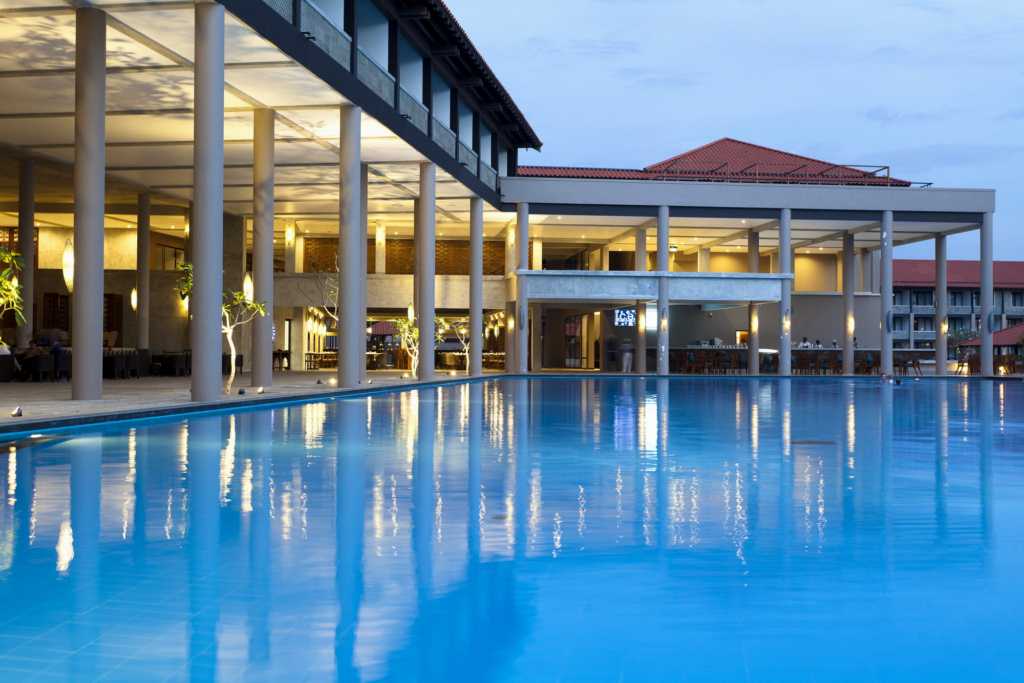 Swimming Pool View Luxury Hotel