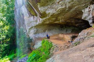 Hiking Belilena Cave in Sri Lanka