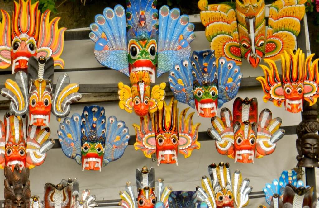 A guide to purchasing traditional souvenirs  in Sri  Lanka  