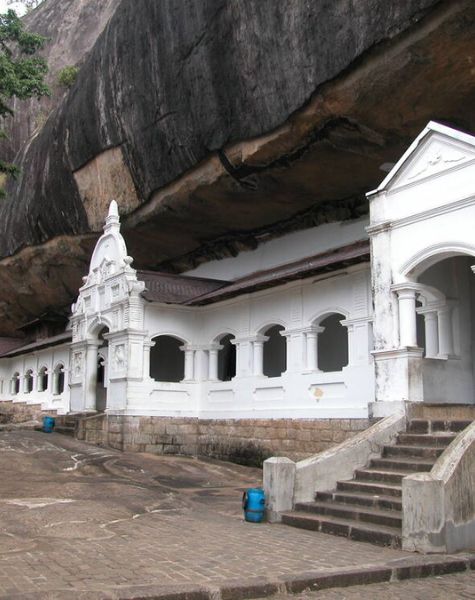 Rangiri Dambulla Cave Temple