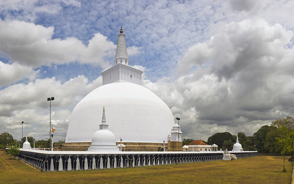 Ruwanwelisaya in Anuradhapura