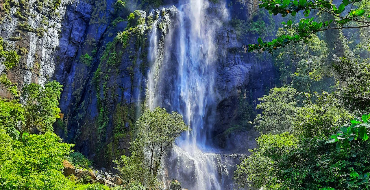 Diyaluma Falls