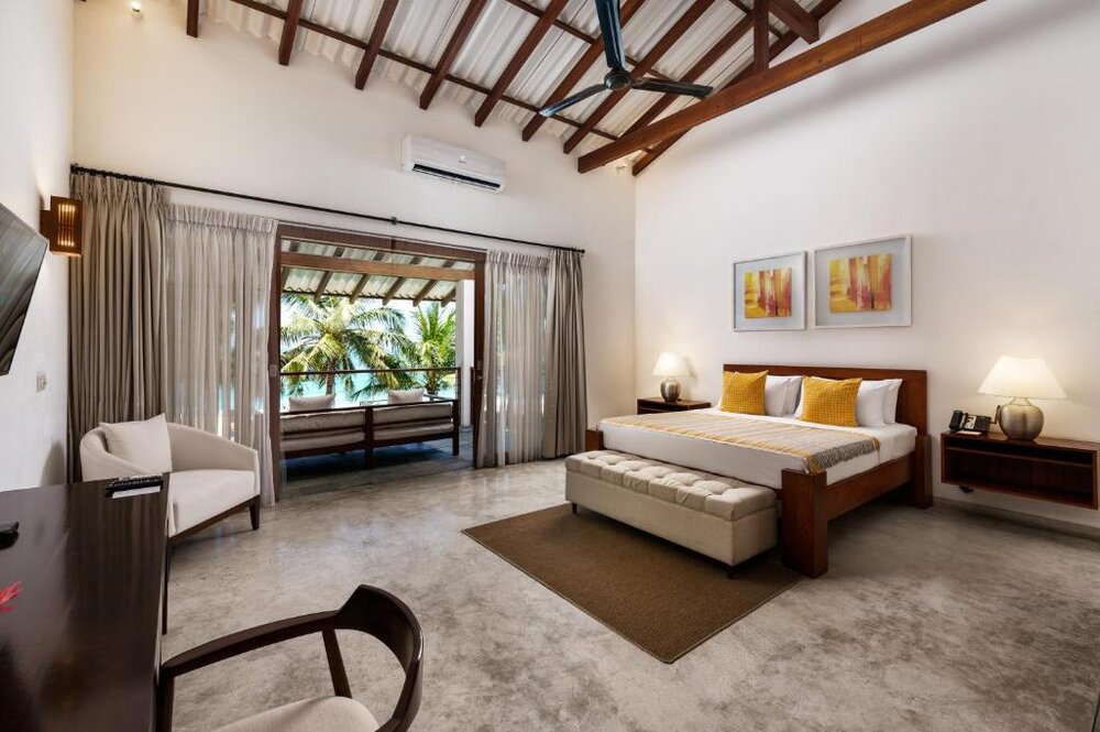 Deluxe Ocean Lantern Boutique Hotel by Reveal