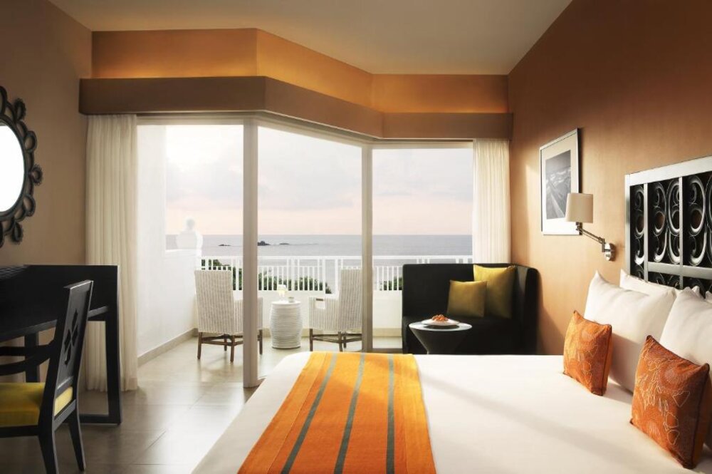 Deluxe Sea View Twin Bed Room