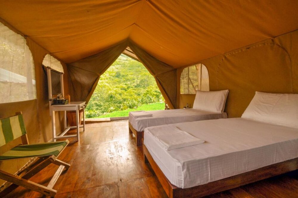 Deluxe Tents Wild Glamping Knuckles