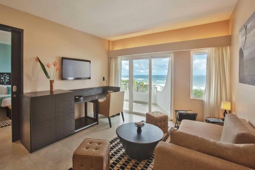 Presidential Suite Sea View King Bed