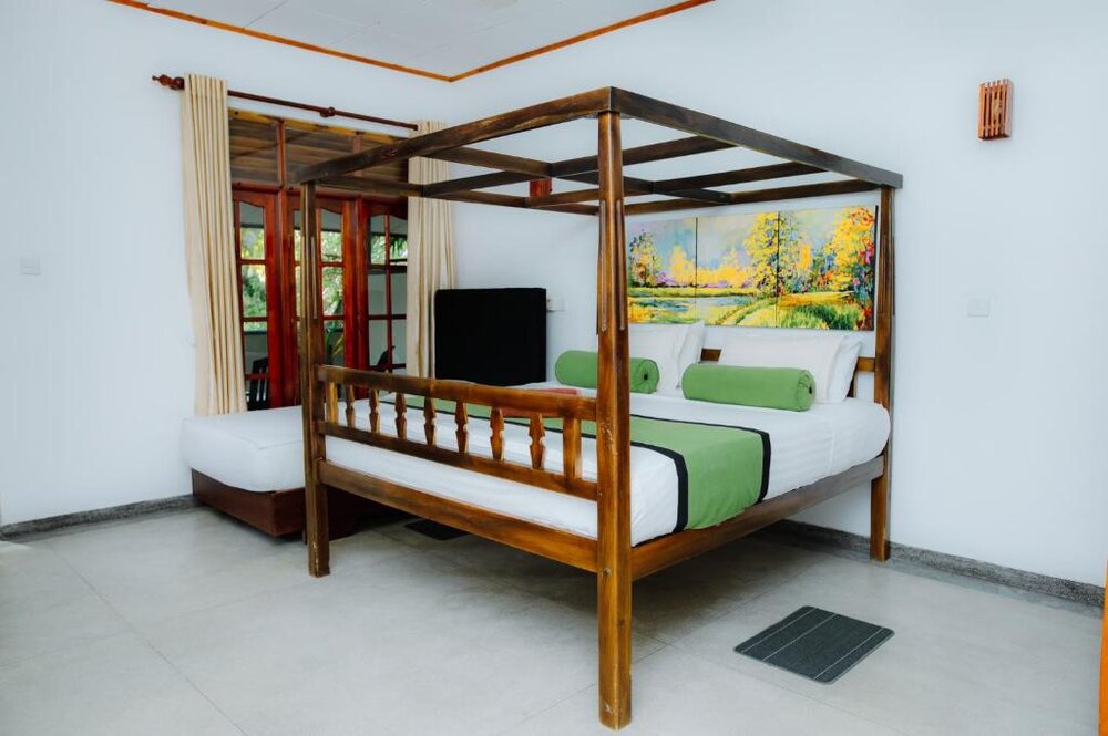 Triple Room with Balcony Celestial Inn